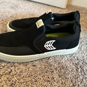 Cariuma Slip-On Sneakers – Black – Men’s Size 10.5 – Excellent Condition